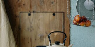 Жительница Петропавловска вынуждена греть воду в чайнике