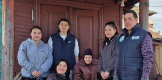 В Петропавловске в преддверии 80-летия Победы в ВОВ волонтеры помогли труженице тыла